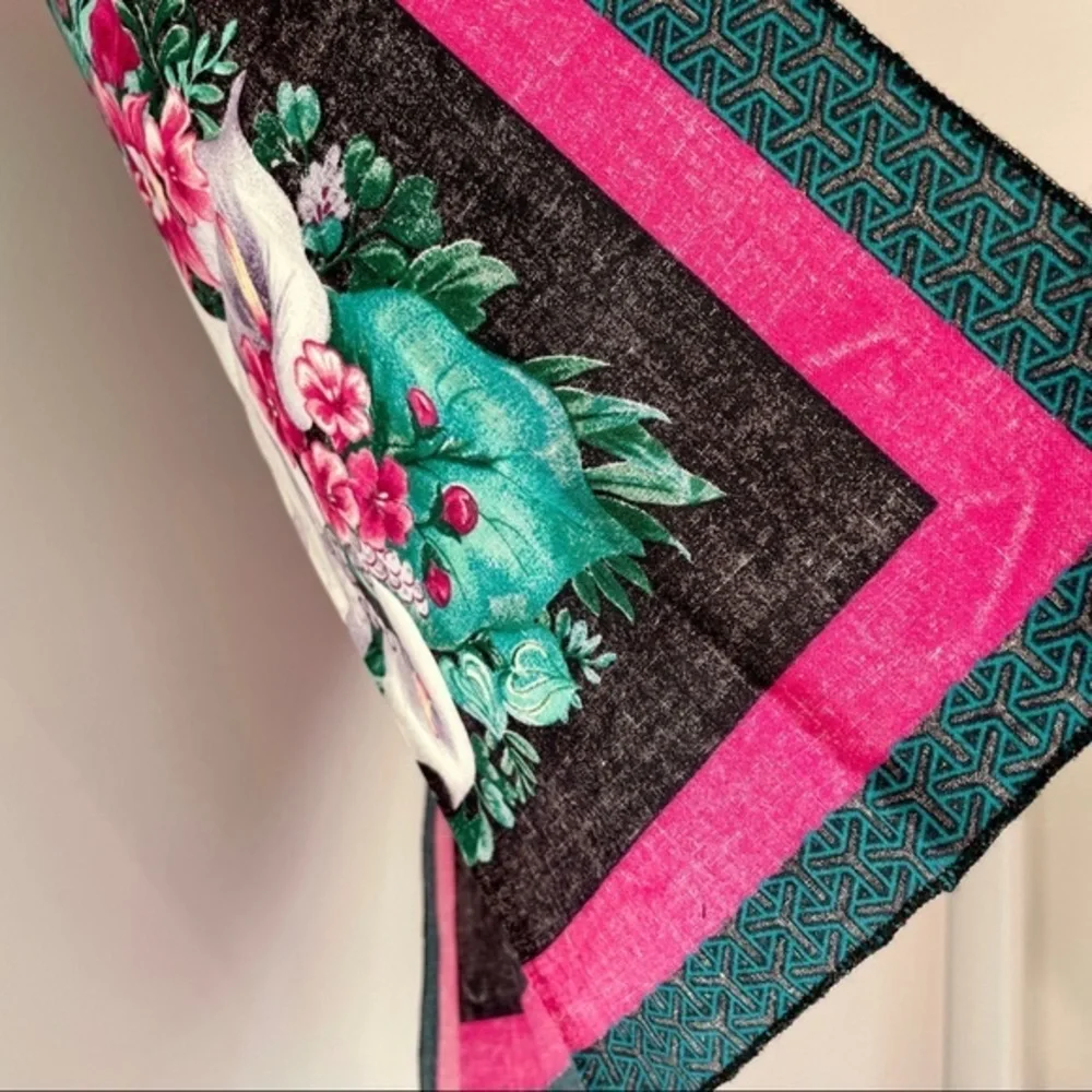 NEW Scarf w/‎ Bird and Hawaiian Florals